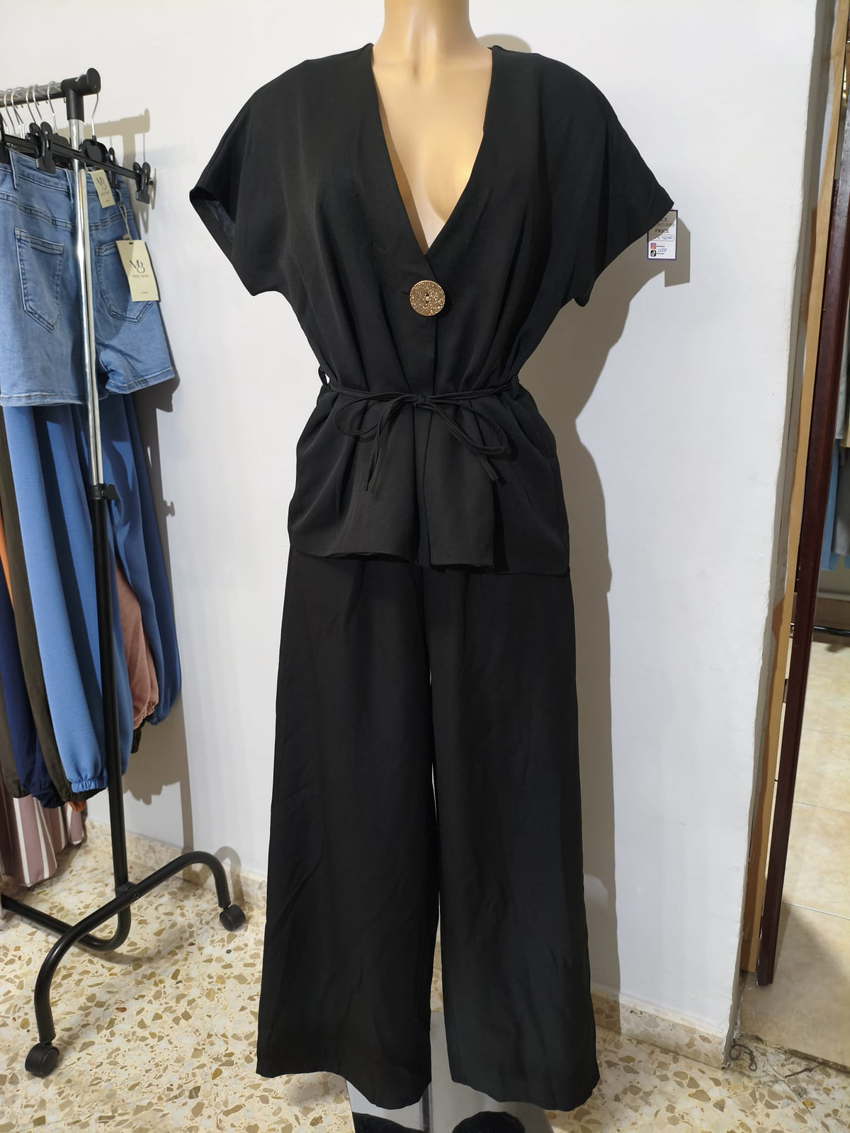 Conjunto Elegante Negro Top Escote V + Pantalón Palazzo
