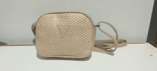 Bolso Bandolera Rafia Beige con Logo Triángulo - Verano