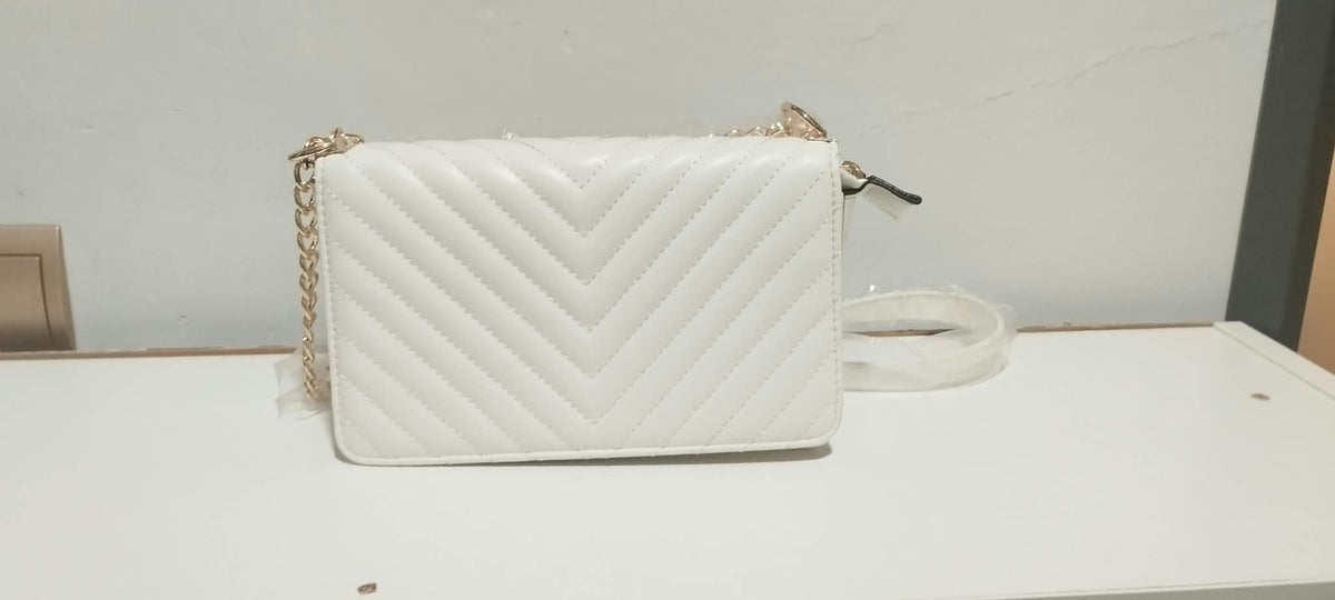 Bolso Bandolera Blanco Acolchado Espiga con Cadena Dorada